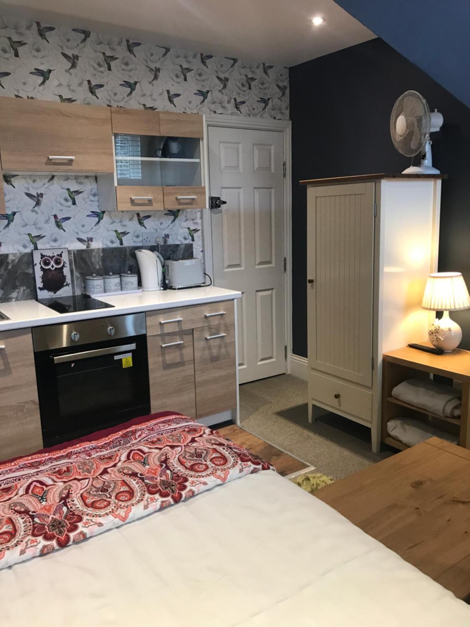 جيلدفورد Acacia Villas Guest House المظهر الخارجي الصورة