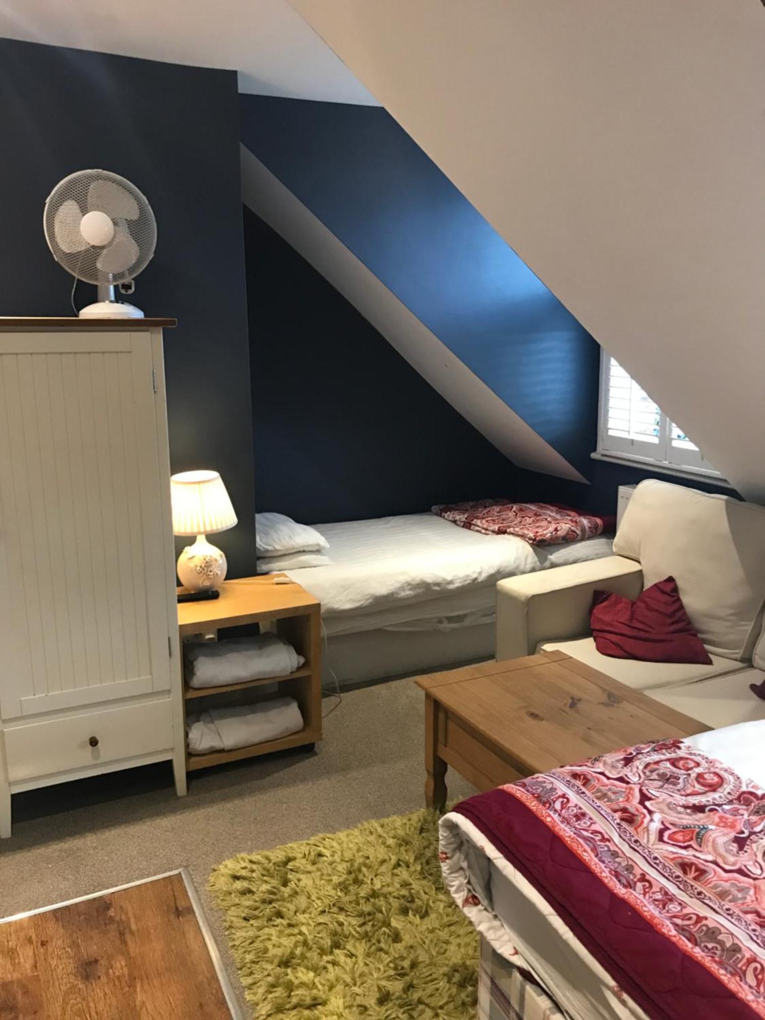 جيلدفورد Acacia Villas Guest House المظهر الخارجي الصورة