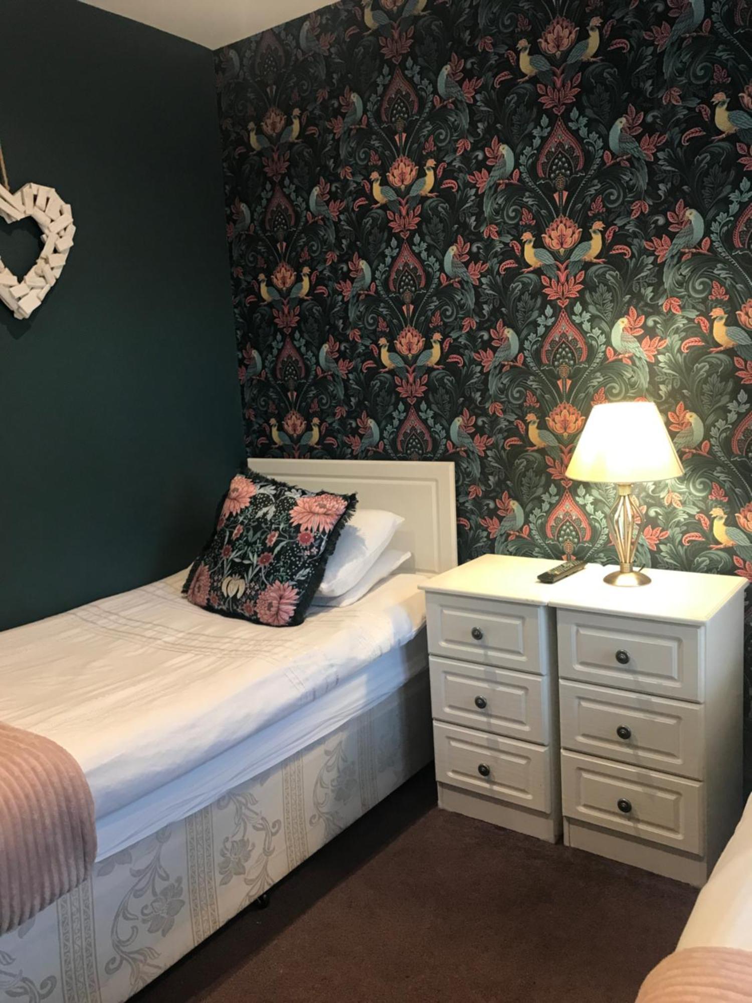 جيلدفورد Acacia Villas Guest House المظهر الخارجي الصورة