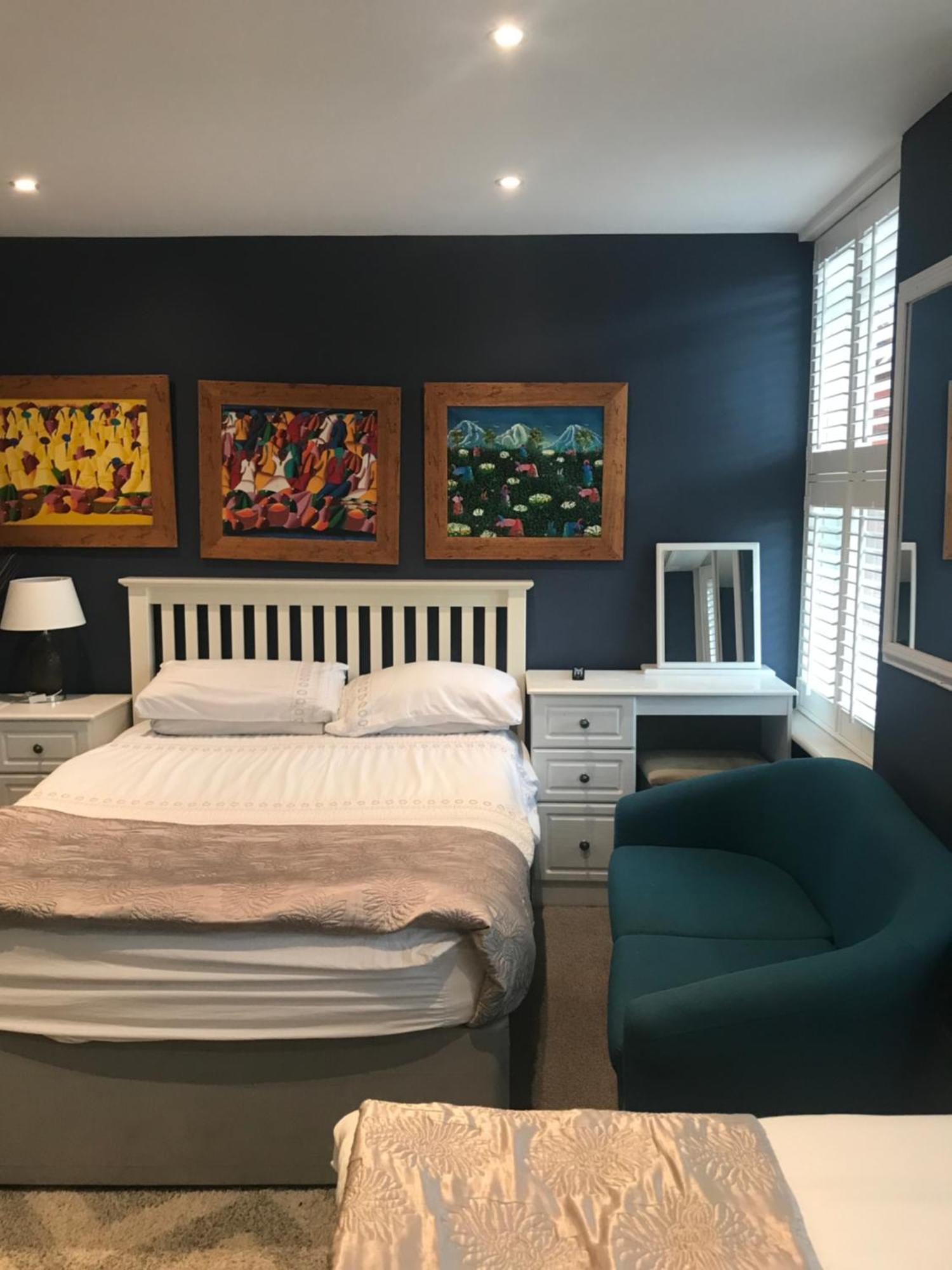 جيلدفورد Acacia Villas Guest House المظهر الخارجي الصورة